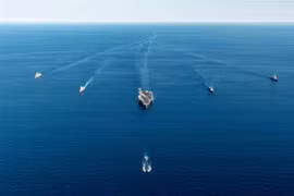 Các tàu hải quân bao gồm cả tàu sân bay USS Ronald Reagan tham gia cuộc tập trận chung Mỹ-Nhật-Hàn ở vùng biển phía Đông Bán đảo Triều Tiên ngày 30/9/2022. (Ảnh: Yonhap/TTXVN)