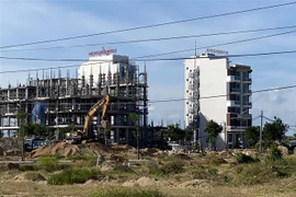 Nhiều doanh nghiệp đầu tư bất động sản xây dựng tổ hợp khách sạn tại khu Đông Bắc thành phố Phan Rang-Tháp Chàm. (Ảnh: Công Thử/TTXVN)