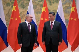Chủ tịch Trung Quốc Tập Cận Bình (phải) trong cuộc gặp Tổng thống Nga Vladimir Putin tại Bắc Kinh, ngày 4/2/2022. (AFP/TTXVN)