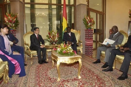 Đại sứ Việt Nam tại Burkina Faso Phạm Trường Giang tiếp kiến tiếp kiến Tổng thống Burkina Faso, Michael Kafando. (Nguồn: TTXVN)