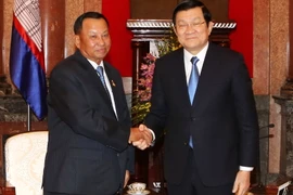 Chủ tịch nước Trương Tấn Sang tiếp Ngài Samdech Say Chhum, Chủ tịch Thượng viện Vương quốc Campuchia. (Ảnh: Nguyễn Khang/TTXVN)
