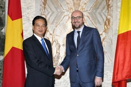 Thủ tướng Vương quốc Bỉ Charles Michel đón, hội đàm với Thủ tướng Nguyễn Tấn Dũng. (Ảnh: Đức Tám/TTXVN) 