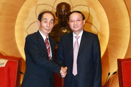 Ông Tô Huy Rứa, Ủy viên Bộ Chính trị, Chủ tịch Nhóm Nghị sỹ hữu nghị Việt Nam-Nhật Bản tiếp ông Koshiishi Azuma, Phó Chủ tịch Thượng viện Nhật Bản. (Ảnh: Doãn Tấn/TTXVN)