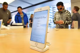 Mẫu iPhone 6S Plus. (Nguồn: AFP)