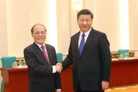 Chủ tịch Quốc hội Nguyễn Sinh Hùng hội kiến với Tổng Bí thư, Chủ tịch Trung Quốc Tập Cận Bình. (Ảnh: Nhan Sáng/TTXVN)