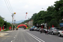 Tuyến đường Nguyễn Văn Tố trong ngày thông xe. (Ảnh: Đức Hiếu/TTXVN)