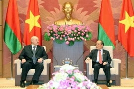 Chủ tịch Quốc hội Nguyễn Sinh Hùng tiếp Tổng thống Cộng hòa Belarus A.G. Kukashenko đang có chuyến thăm cấp Nhà nước Việt Nam. (Ảnh: Nhan Sáng/TTXVN) 