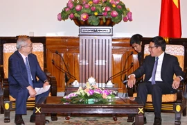 Phó Thủ tướng, Bộ trưởng Ngoại giao Phạm Bình Minh tiếp Chủ tịch Hội Hữu nghị Nhật Bản-Việt Nam vùng Kansai, Nhật Bản Teiichi Nishimura dẫn đầu. (Ảnh: Thống Nhất/TTXVN) 