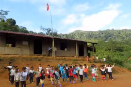 Ngôi trường đơn sơ nơi vùng cao. (Ảnh: Đỗ Trưởng/Vietnam+)