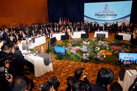 Toàn cảnh Phiên toàn thể của Hội nghị cấp cao ASEAN 27, tổ chức tại thủ đô Kuala Lumpur, Malaysia. (Ảnh: Đức Tám/TTXVN)