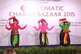 Tiết mục "Trống cơm" của đoàn Việt Nam đã thu hút những tràng pháo tay tán thưởng của đông đảo người tham dự sự kiện. (Ảnh: Việt Hải/Vietnam+) 