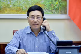 Phó Thủ tướng Phạm Bình Minh điện đàm với Bộ trưởng Ngoại giao Nga Sergei Lavrov. (Ảnh: Văn Điệp/TTXVN)