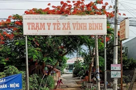  Trạm y tế xã Vĩnh Bình (Châu Thành, An Giang) nơi đang thực hiện cách ly tập trung đối với hai em học sinh và bà ngoại. (Ảnh: Công Mạo/TTXVN)