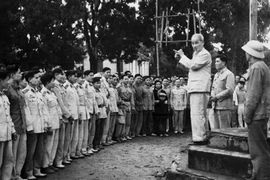 Chủ tịch Hồ Chí Minh thăm đơn vị Công an nhân dân vũ trang bảo vệ Thủ đô, ngày 14/2/1961. (Ảnh: Tư liệu TTXVN)