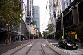 Giao thông thưa thớt tại một tuyến phố ở Sydney, Australia do dịch COVID-19 ngày 30/3/2020. (Ảnh: THX/TTXVN)