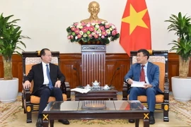 Thứ trưởng Thường trực Bộ Ngoại giao Nguyễn Minh Vũ tiếp Phó Chủ nhiệm Ủy ban Đối ngoại Nhân đại Trung Quốc Phó Tự Ứng. (Ảnh: TTXVN phát)