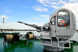 Chiến sỹ thực hiện các phần thi. (Ảnh: Trịnh Bang Nhiệm/TTXVN)