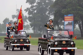 Xe chỉ huy đoàn diễu binh, diễu hành tham gia hợp luyện. (Ảnh: Trọng Đức/TTXVN)