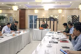 Phó Thủ tướng Trần Hồng Hà chỉ đạo tại buổi làm việc. (Ảnh: Hoàng Ngọc/TTXVN)