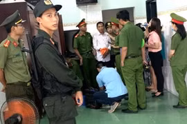 Công an khám xét nhà bị can Hoàng Tuy. (Ảnh: Công an Bình Thuận)