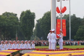 Đội tiêu binh thực hiện nghi lễ thượng cờ ngày Quốc khánh 2/9/2024. (Ảnh: Hoàng Hiếu/TTXVN)