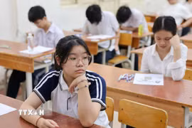 Thí sinh dự thi vào lớp 10. (Ảnh: TTXVN)