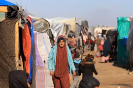 Người tị nạn Palestine tại một trại tạm ở thành phố Rafah, Dải Gaza ngày 26/1/2024. (Ảnh: THX/TTXVN)
