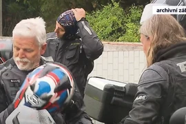 Tổng thống Séc Petr Pavel có niềm đam mê với môtô. (Nguồn: Public Ceska Televize)