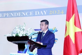 Phó Chủ tịch Ủy ban Nhân dân Thành phố Hồ Chí Minh Nguyễn Văn Dũng phát biểu tại Lễ kỷ niệm. (Ảnh: Xuân Khu/TTXVN)