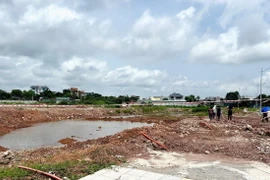 Khu vực dự án tái định cư nơi hai cháu nhỏ bị đuối nước. (Ảnh: TTXVN phát)
