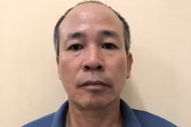 Nguyễn Xuân Công cố tình điều khiển xe tiến lên và buộc cán bộ cảnh sát giao thông phải đi giật lùi một đoạn. (Nguồn: TTXVN)