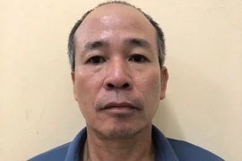 Nguyễn Xuân Công cố tình điều khiển xe tiến lên và buộc cán bộ cảnh sát giao thông phải đi giật lùi một đoạn. (Nguồn: TTXVN)