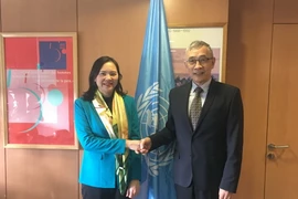 Ông Khúc Tinh - Phó Tổng Giám đốc UNESCO tiếp Đại sứ Nguyễn Thị Vân Anh, Trưởng Phái đoàn thường trực Việt Nam bên cạnh UNESCO. (Ảnh: TTXVN phát)