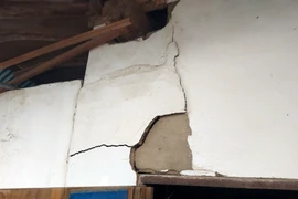 Tường bị nứt sau trận động đất tại huyện Buan, tỉnh Bắc Jeolla, Hàn Quốc ngày 12/6. (Ảnh: Yonhap/TTXVN)