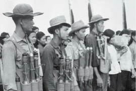 Thanh niên xung phong tỉnh An Giang lên đường tiếp viện cho bộ đội chủ lực, Đông xuân 1967-1968. (Ảnh: Nguyễn Đặng/TTXVN)