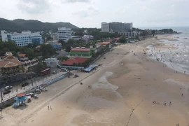 Bãi tắm Long Hải-Dinh Cô huyện Long Điền đảm bảo cơ sở hạ tầng xanh-sạch-an toàn chuẩn bị đón khách dịp lễ 2/9. (Ảnh: Huỳnh Sơn/TTXVN)
