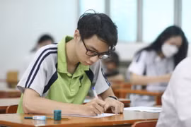 Thí sinh dự thi tốt nghiệp trung học phổ thông. (Ảnh: TTXVN)