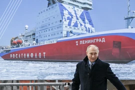 Tổng tống Nga Putin tham dự Lễ đặt ky tàu phá băng Leningrad. (Nguồn: TASS)