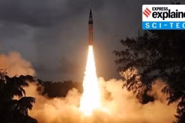 Phóng tên lửa Agni-V. (Nguồn: Indian Express)