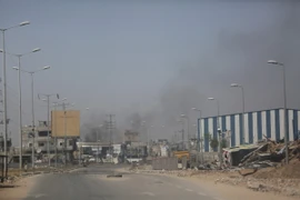 Khói bốc lên sau cuộc tấn công của Israel vào trại tị nạn Nuseirat ở Dải Gaza ngày 8/6. (Ảnh: THX/TTXVN)
