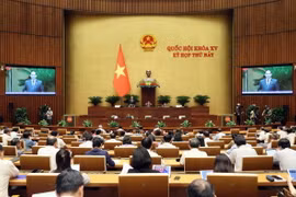 Phó Chủ tịch Quốc hội Trần Quang Phương điều hành phiên họp. (Ảnh: An Đăng/TTXVN)