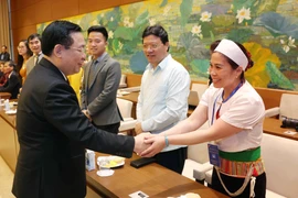 Chủ tịch Quốc hội gặp mặt nhân sỹ, trí thức, chức sắc tôn giáo, dân tộc thiểu số tiêu biểu thành phố Hà Nội. (Ảnh: Nhan Sáng/TTXVN)