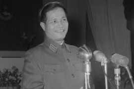 Đại tướng Nguyễn Chí Thanh, Ủy viên Bộ Chính trị, nói chuyện tại Đại hội Đoàn Thanh niên Lao động Toàn quân lần thứ nhất. (Ảnh: Đoàn Tý/TTXVN)