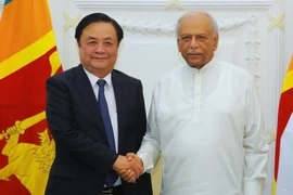 Thủ tướng Sri Lanka Dinesh Gunawardena tiếp Bộ trưởng Lê Minh Hoan. (Ảnh: Đại sứ quán Việt Nam tại Sri Lanka)