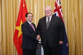 Thủ tướng Phạm Minh Chính hội kiến Chủ tịch Quốc hội New Zealand Gerry Brownlee. (Ảnh: Dương Giang/TTXVN)