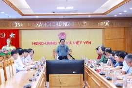 Thủ tướng Chính phủ Phạm Minh Chính làm việc với tỉnh Bắc Giang, họp trực tuyến với điểm cầu Trụ sở Chính phủ, tỉnh, thành phố Yên Bái, Tuyên Quang, Phú Thọ, Vĩnh Phúc, Hà Nội về ứng phó, khắc phục hậu quả mưa lũ, sạt lở đất, lũ ống, lũ quét trưa 10/9. (Ảnh: Dương Giang/TTXVN)