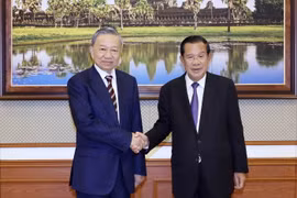 Chủ tịch nước Tô Lâm và Chủ tịch Đảng CPP, Chủ tịch Thượng viện Campuchia Samdech Techo Hun Sen. (Ảnh: Nhan Sáng/TTXVN)