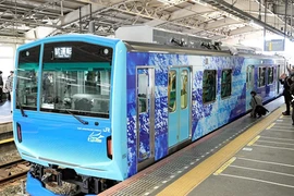 Chạy thử nghiệm đoàn tàu hybrid hydro tại Nhật Bản. (Nguồn: Asahi)