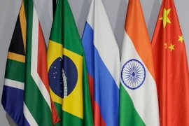 Quốc kỳ các nước thành viên BRICS. (Ảnh: AFP/TTXVN)