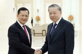 Chủ tịch nước Tô Lâm với Thủ tướng Campuchia Hun Manet. (Ảnh: Nhan Sáng/TTXVN)